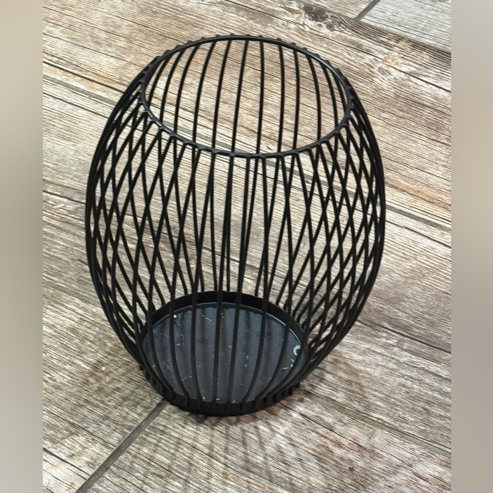 Vase​​ - Picture 3 of 3